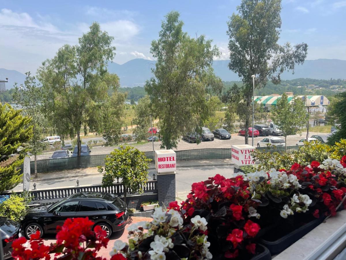 Vivi La Vita Hotel Tirana Exterior photo