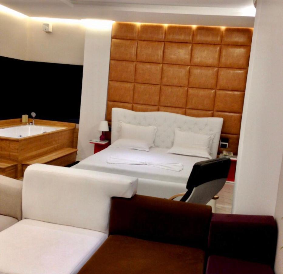 Vivi La Vita Hotel Tirana Exterior photo